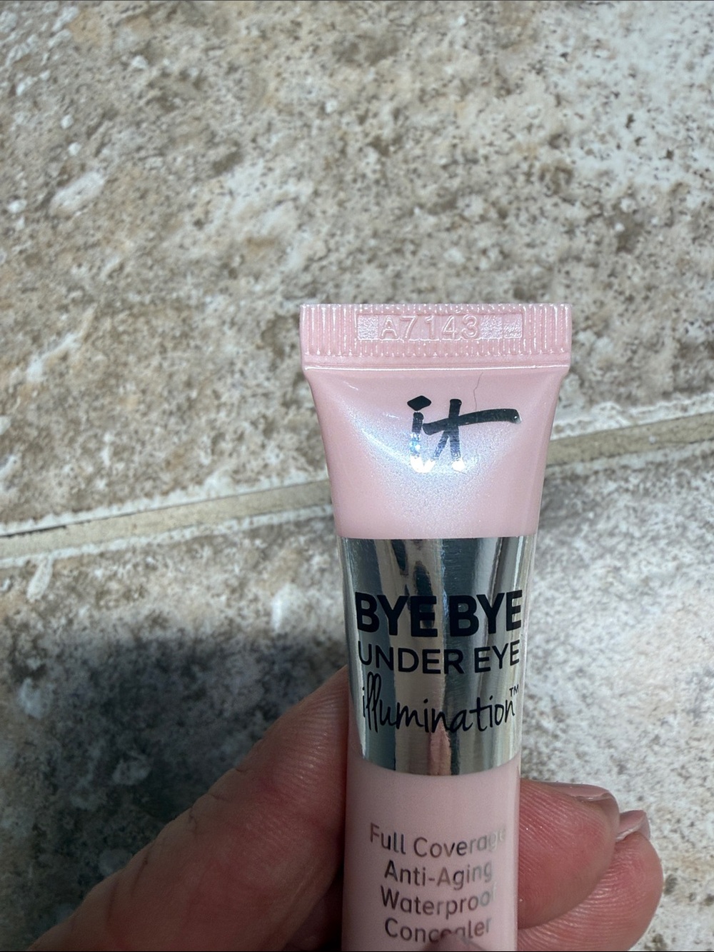 it cosmetics Bye Bye Under Eye Concealer - Light (Ultra Fair) waterproof New - Picture 4 of 4